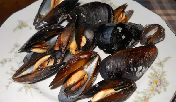 Boiled Mussels with Beer
