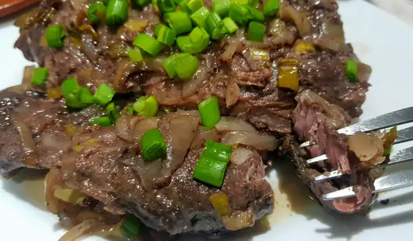 Tender Beef Steaks with Onion and Wine