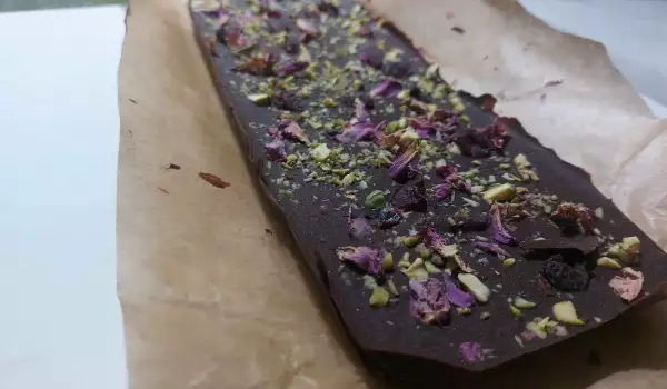 Homemade Vegan Chocolate with Roses