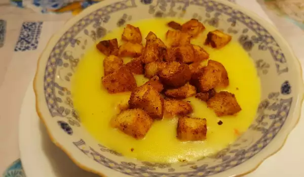 Vegan Cream Soup with Potatoes and Cauliflower
