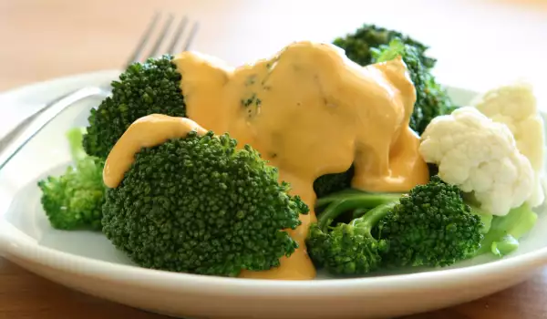 broccoli and sauce