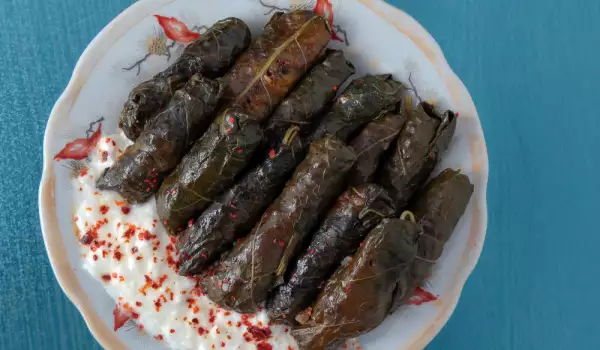 Grape Leaves Stuffed with Bulgur