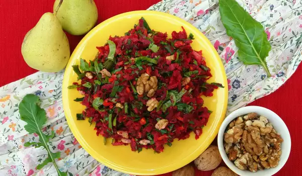 Vitamin Salad with Beets, Pears and Walnuts