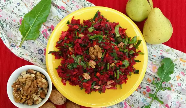Vitamin Salad with Beets, Pears and Walnuts