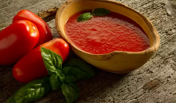 Tomato Sauce with Basil