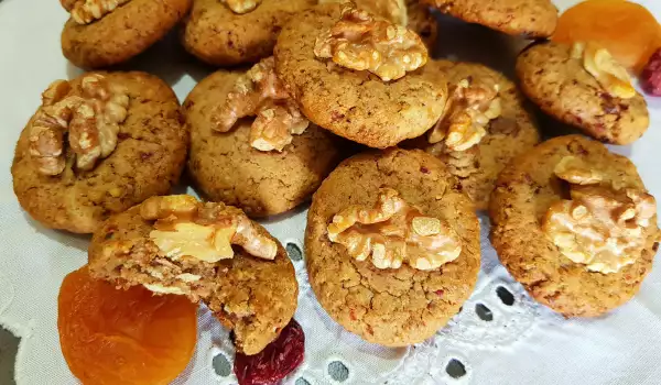 Walnut Cookies with Coffee and Dried Fruit