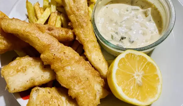 Breaded White Fish with Tartar Sauce