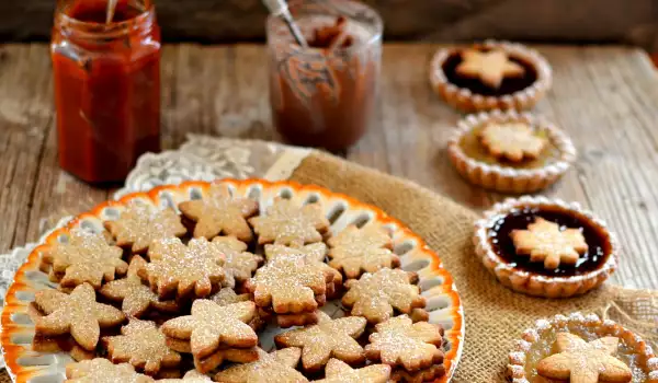 Whole Grain Cookies with Rosehip Marmalade