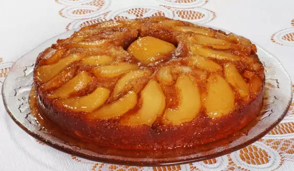 Tasty and Easy Sponge Cake with Pears