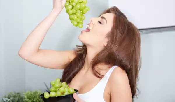 What Happens to Your Body When You Eat Grapes?
