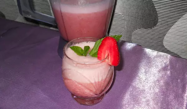 Strawberry and Mint Smoothie