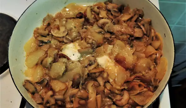 Stewed Potatoes with Mushrooms