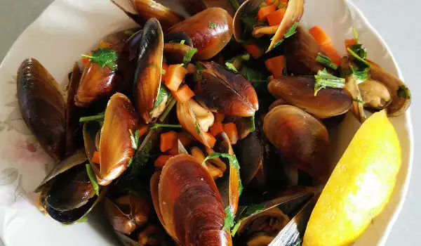 Stewed Mussels with White Wine