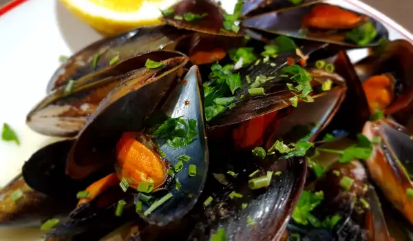 Stewed Mussels with Spring Onions