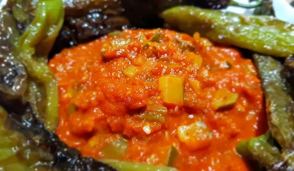 Stewed Zucchini with Tomatoes and Garlic