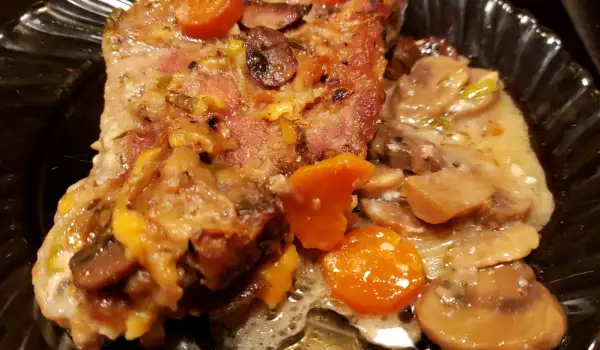 Pork Steaks with Mushrooms and White Wine