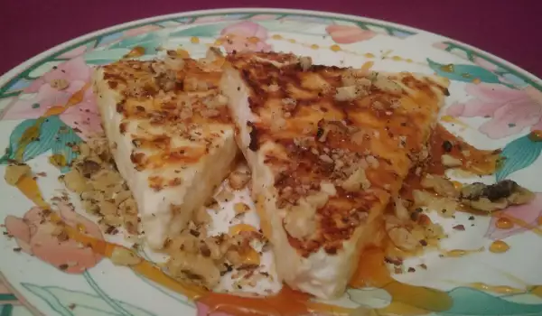 Baked White Cheese with Honey