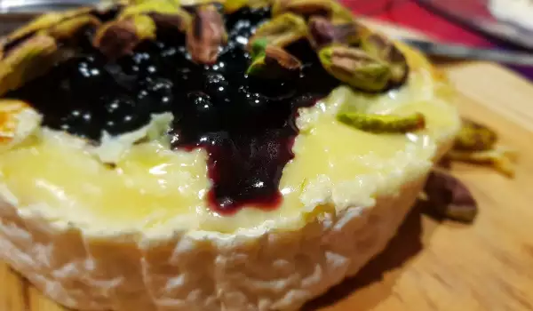 Baked Cheese with Jam
