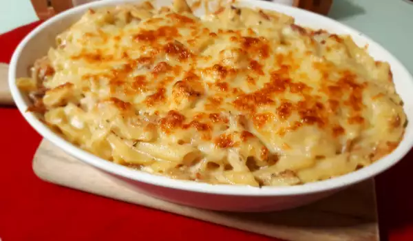 Macaroni with Tomato Sauce and Cheese