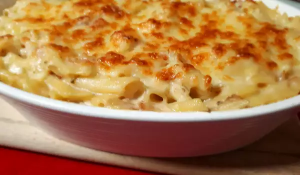 Oven-Baked Macaroni with Ham and Cream