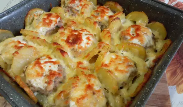 Casserole with New Potatoes and Meatballs