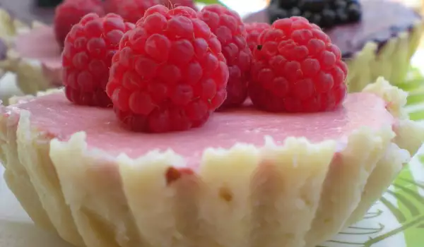 Healthy No-Bake Mini Cheesecakes