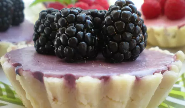Healthy No-Bake Mini Cheesecakes
