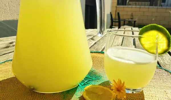Healthy Homemade Lemonade