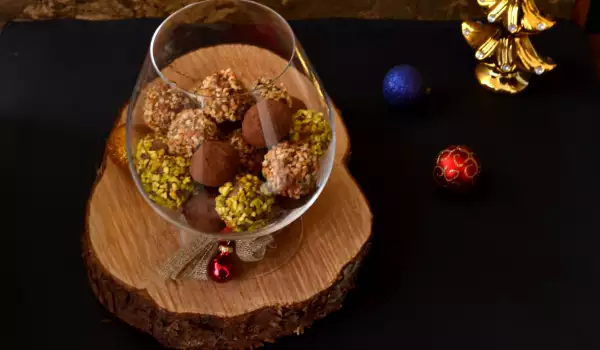 Healthy Vegan Almond and Date Truffles
