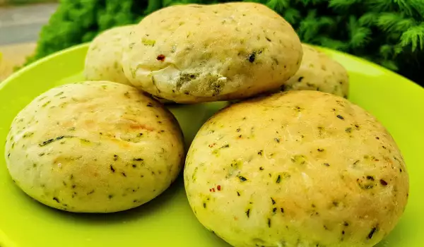 Olive Oil Bread Buns with Nettles and White Cheese