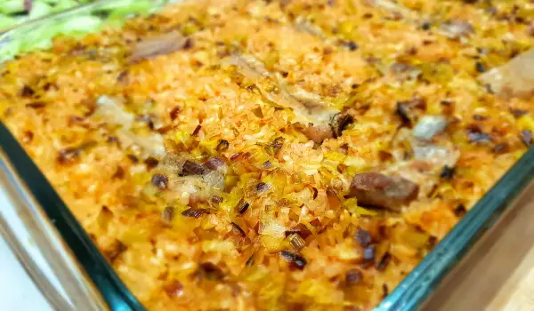 Oven-Baked Sauerkraut and Rice with Ribs