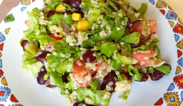 Green Salad with Quinoa and Corn