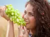 A Handful of Grapes Daily Gets Rid of Migraine and Constipation