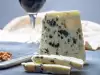 What Wines and Drinks are Served with Blue Cheese?