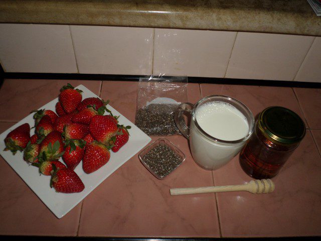 Healthy Pudding with Strawberries and Chia