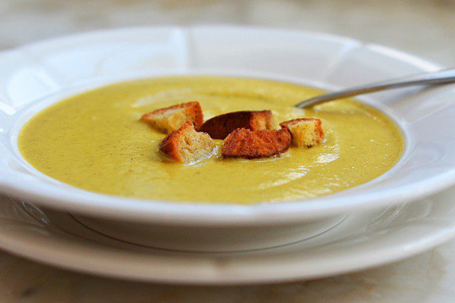 Potatoes and Leeks Cream Soup with Croutons