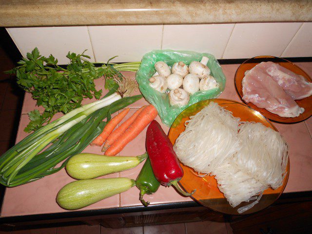 Rice Noodles with Chicken and Vegetables