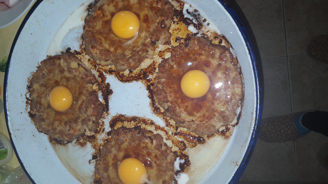 Mince Nests with Eggs