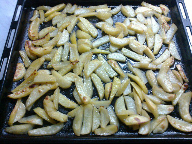 Village-Style Potato Wedges in the Oven