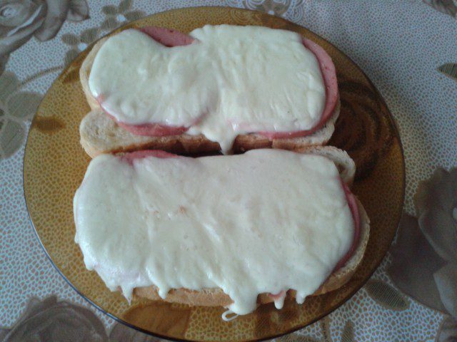 Princess Sandwiches with Ham and Cheese