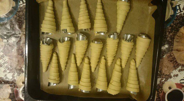 Cones with Homemade Cream