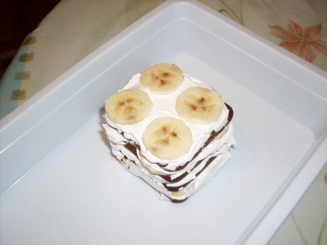 The Tastiest Biscuit Cake with Bananas