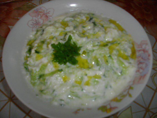 Dip with Yoghurt and Cucumber
