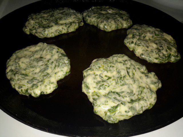 Aromatic Fritters with Spinach and Spearmint