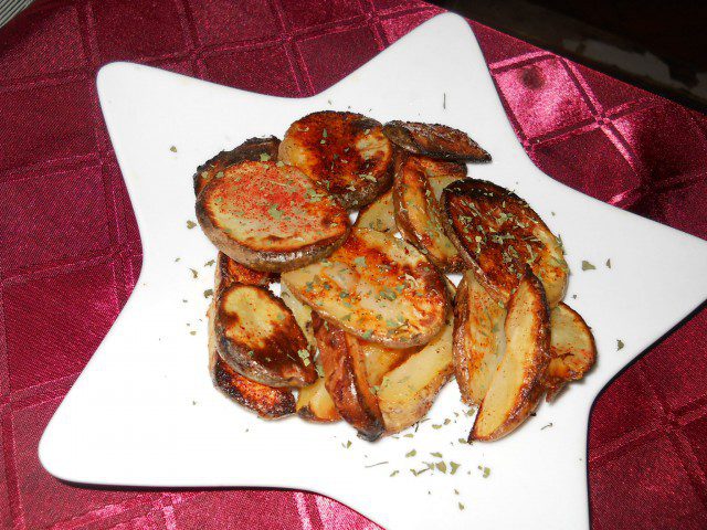 Oven-Baked Spicy Potatoes with Paprika