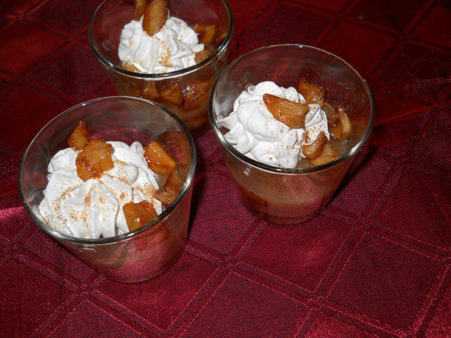 Caramelized Apples and Cream Dessert