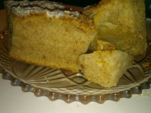 Cake with Apples, Walnuts and Cinnamon