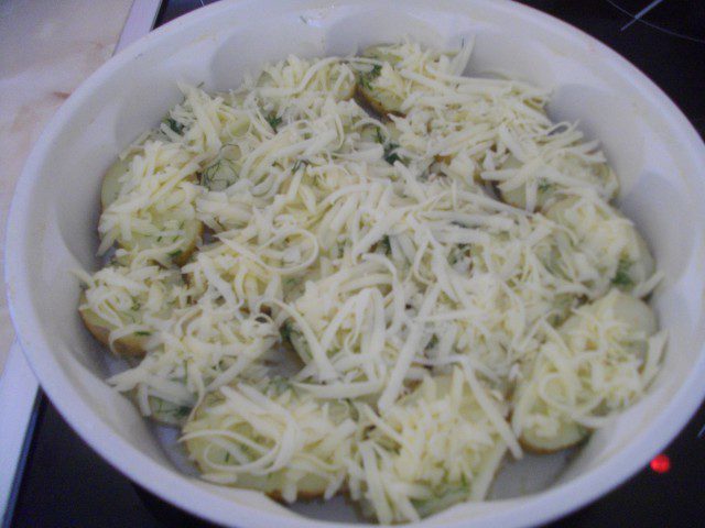 New Potatoes with Cheese, Dill and Garlic
