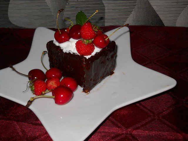 Chocolate Cubes with Cream and Fruits