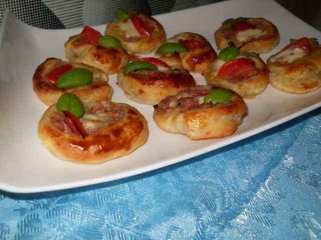 Mini Pizzas with Mozzarella